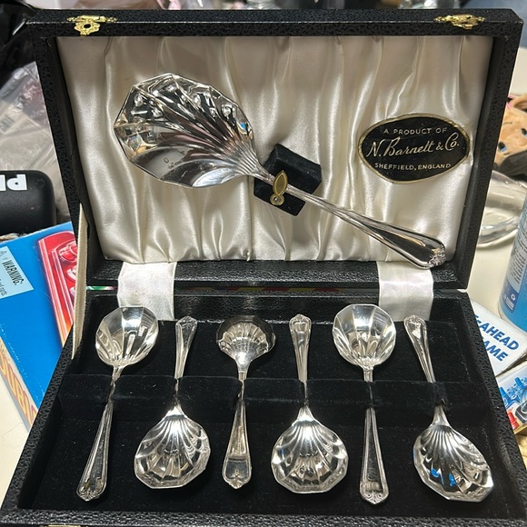 Preowned Vintage 6 EPNS Silver Plated Dessert Spoons & 1 Serving Spoon - Picture 1 of 7